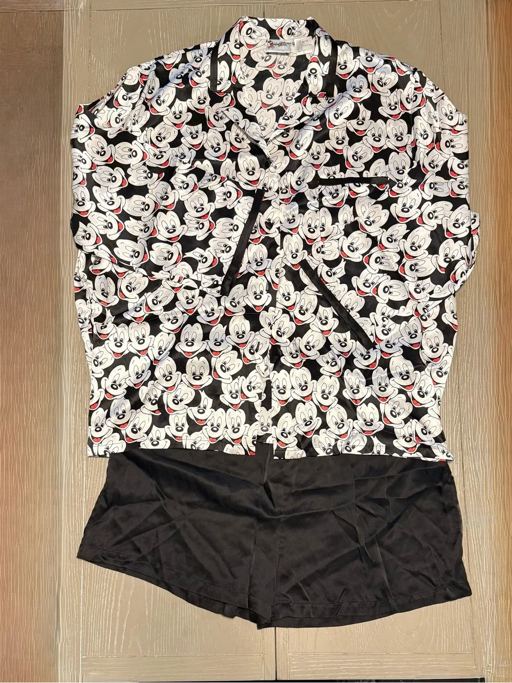 Vintage Disney Mickey Mouse Silk Pajama Short Set XL Disney Adult Y2K - Picture 3 of 5